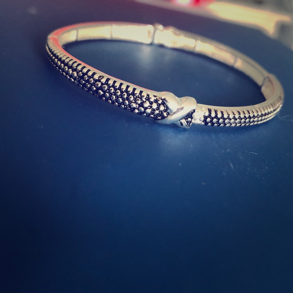 Stretchy X bracelet
